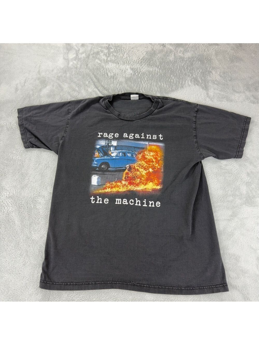 Vintage Rage Against the Machine Men's Size Large Fits Smaller Band T-shirt